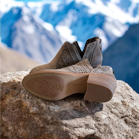 Vince Camuto tan suede leather booties. - Picture 8 of 8